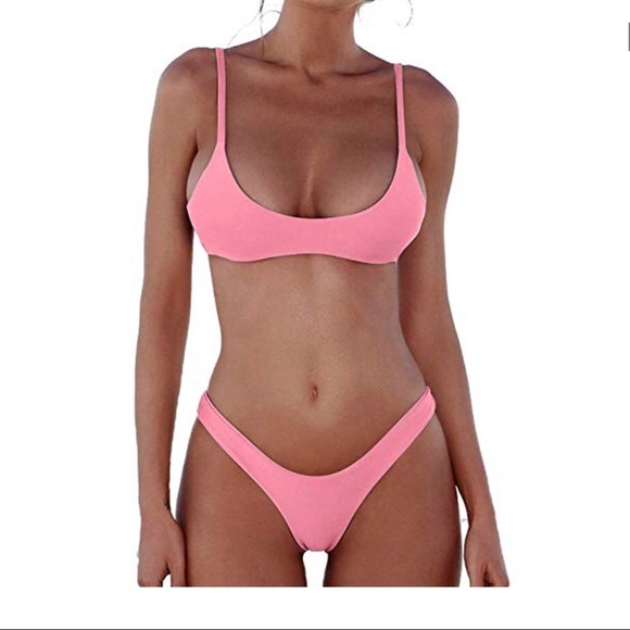 Bikini - Picture 1 of 4